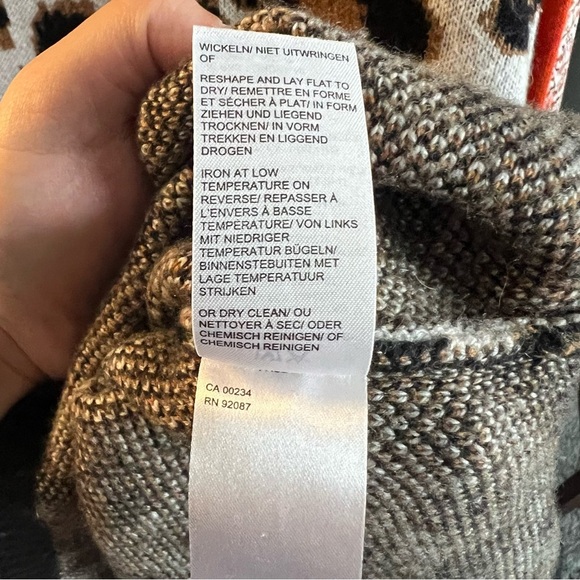 ⚪️ 🐑 SAKS FIFTH AVENUE/ CASHMERE WOOL BLEND CHEETAH PRINT MOCK NECK SWEATER - Picture 2 of 8